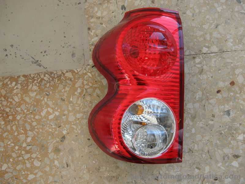 fanalino stop  Mahindra.